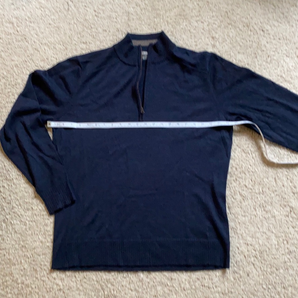 NWOT men’s Smartwool navy merino sweater.